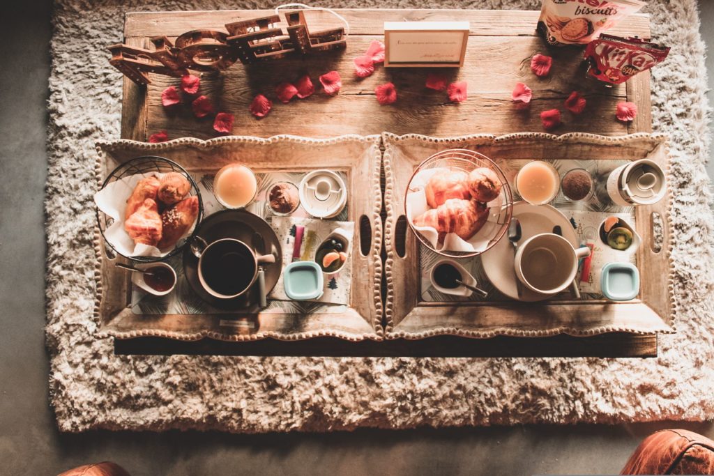 Petit déjeuner en chambre à l'Abri Cosy pour la réouverture